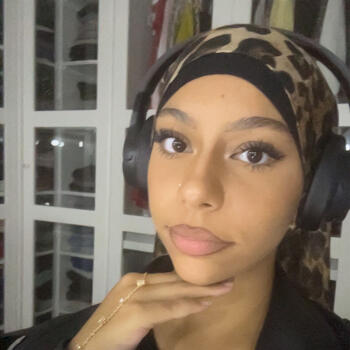 Babysitter in Paris: Chaihnez