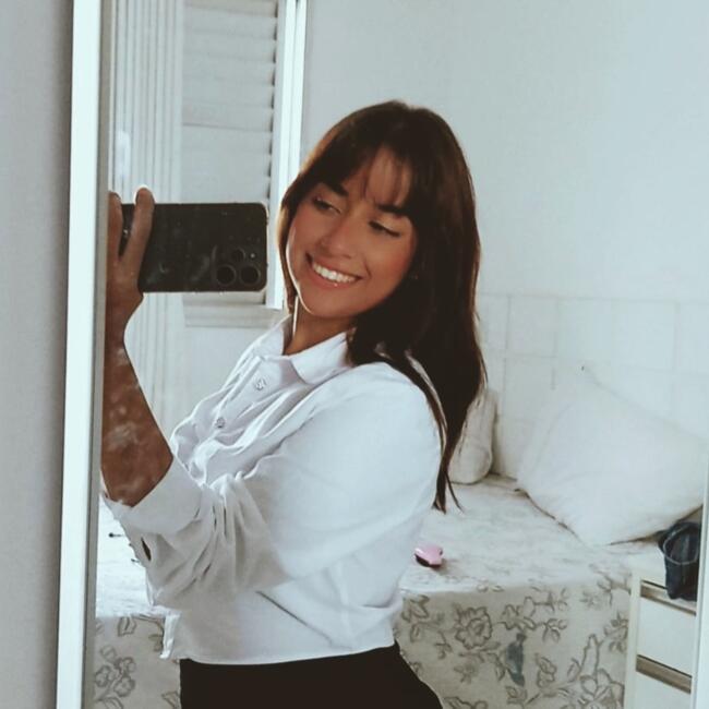 Babá em Londrina: Anna