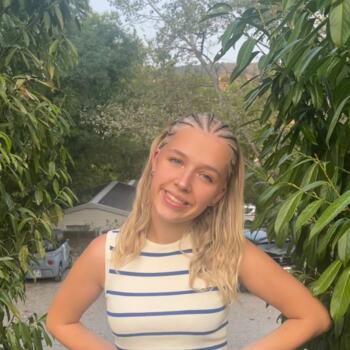 בייביסיטר ב- וילנב-ד'אסק: Lilou