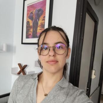 Babysitter in Caen: Meyline