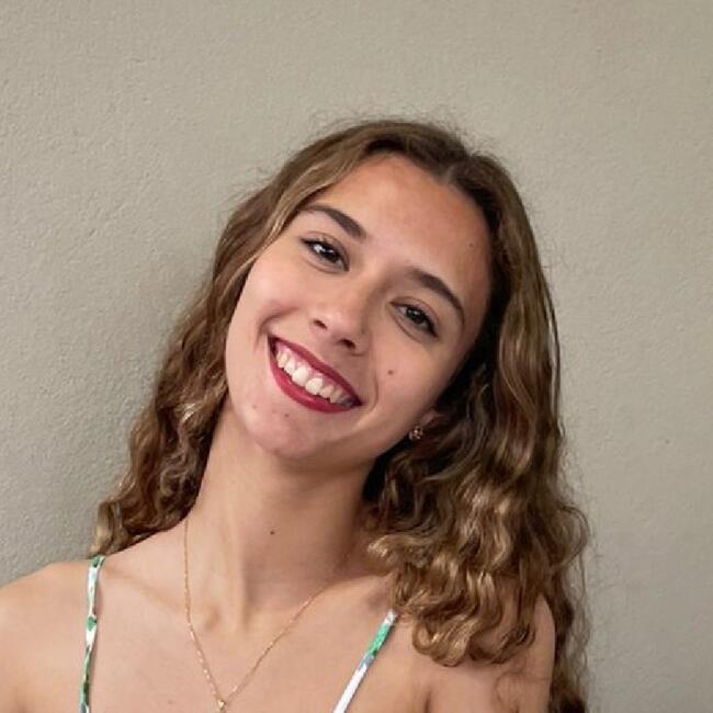 Babysitter in Joinville: Julia