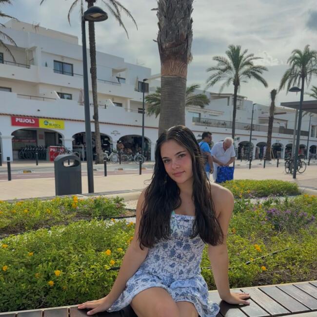 Babysitter in Dún Laoghaire: Lola