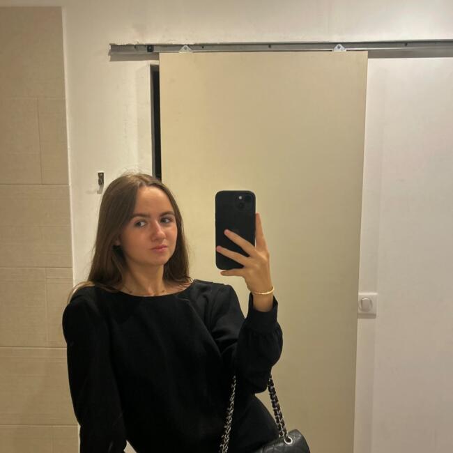 Babysitter in Marseille: Charlotte