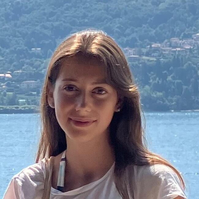 Babysitter in Saint-Barthélemy-d'Anjou: Anna