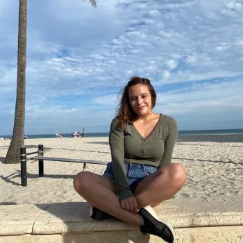 Babysitter in Elizabeth: Daniela