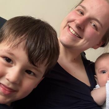 Emprego de babá em Porto Alegre: emprego de babá Maiara