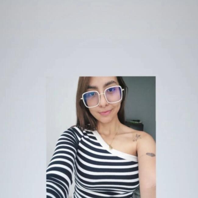 Babysitter in Piles: Laura