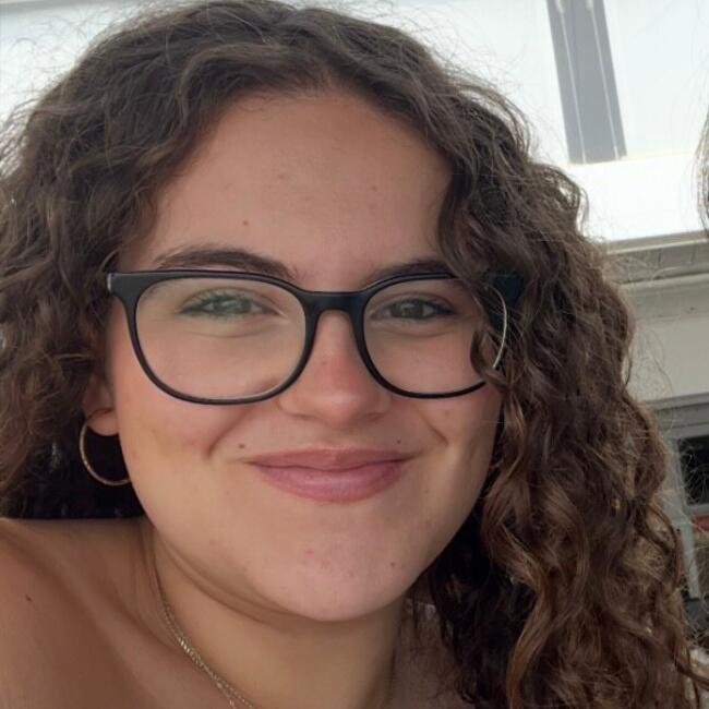 Babysitter in São Domingos de Rana: Maria