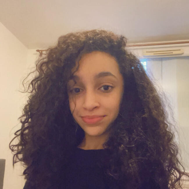 Babysitter in Saint-Pierre-du-Mont: Nurhan