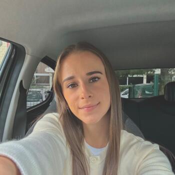 Babysitter in La Destrousse: Clara