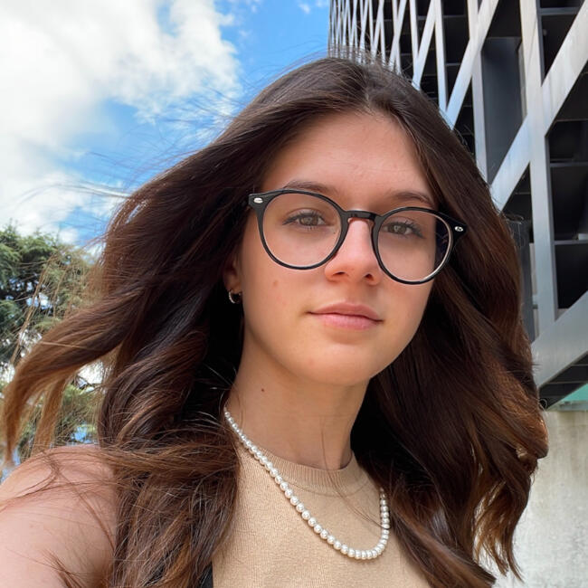 Babysitter in Pedemonte: Ariela