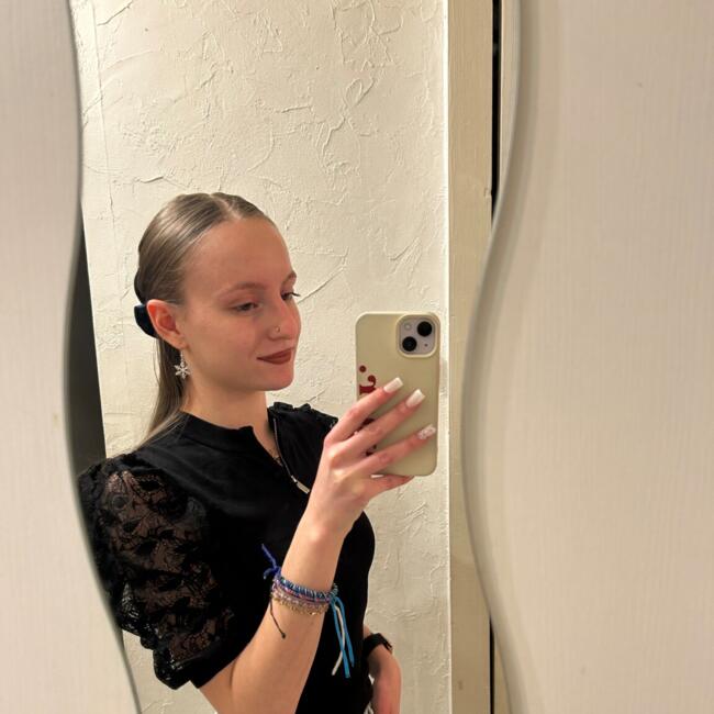 Babysitter in Saint-Égrève: Manon