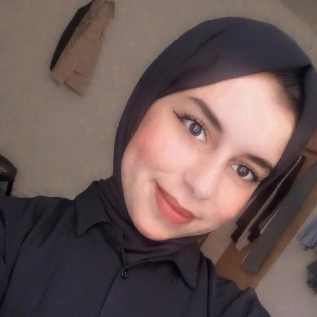 جليسة أطفال في رباط: Aya