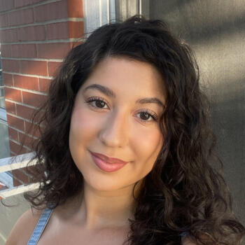 Babysitter Vancouver: Roya