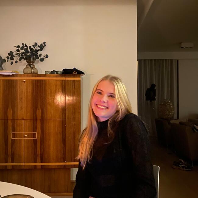 Baby-sitter in Calgary: JEANNE