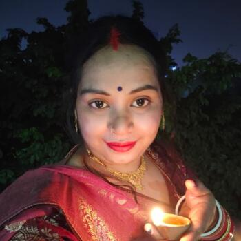 आगरा में बेबीसिटर: Renu