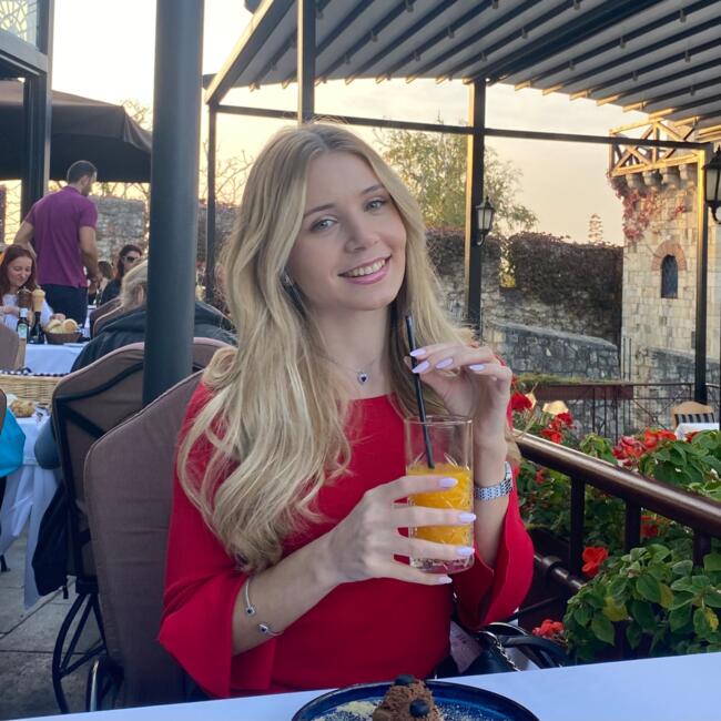 Bebisiterka u Borča: Anđela