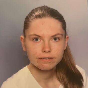 Babysitter in Avon: Léa