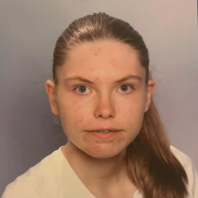 Babysitter in Avon: Léa