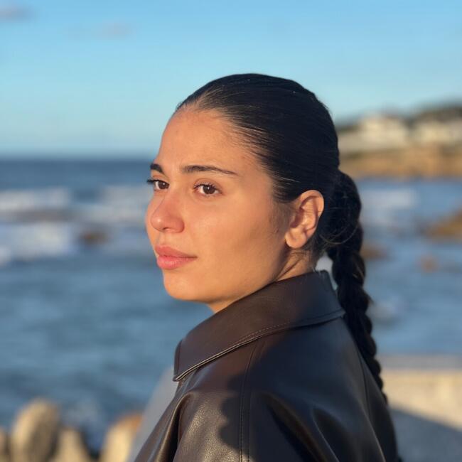 Babysitter in Paris: Leïna