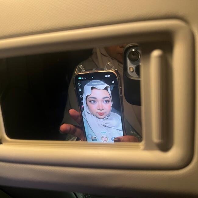 Babysitter in Singapore: Miza