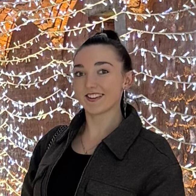 Babysitter in Othis: Coralie