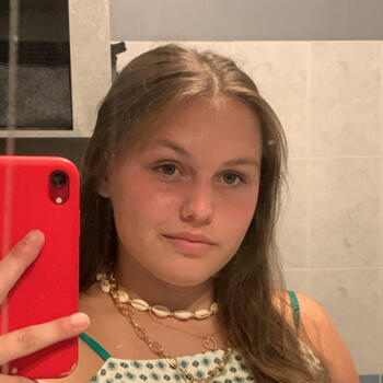 Babysitter in Charleroi: Coralie