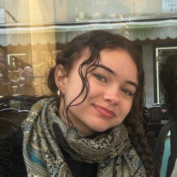 Babysitter in Rouen: Lyla
