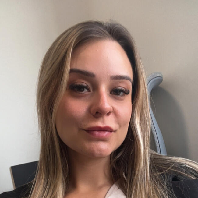 Babysitter in Palhoça: Ana