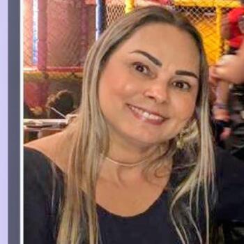 Babá Santa Luzia: Léia