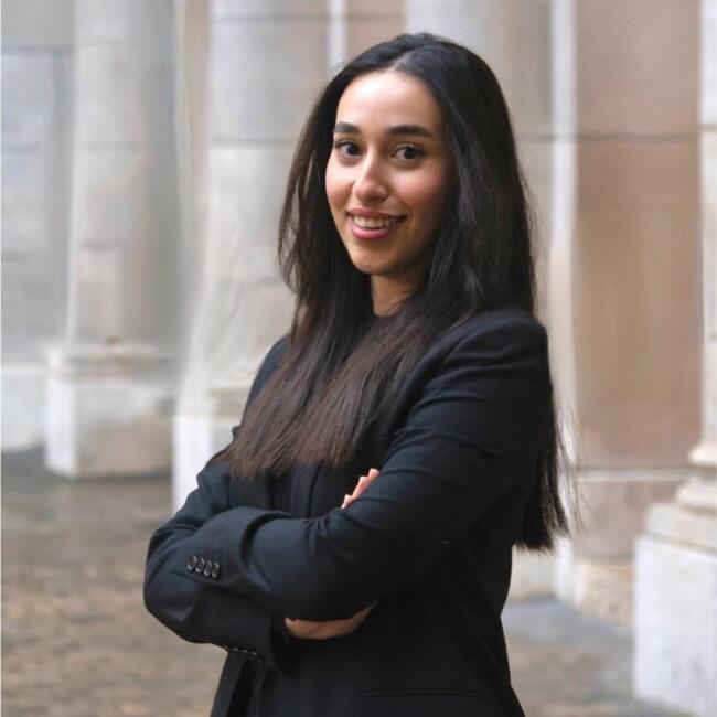 Babysitter in Tours: Hiba