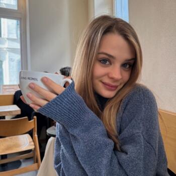 Babysitter in Almada: Mia