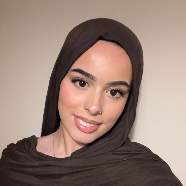 Babysitter in Feltham: Yasmine