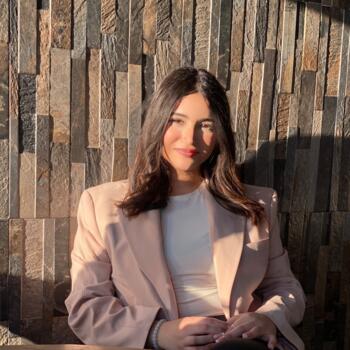 Babysitter in Vaujours: Aya