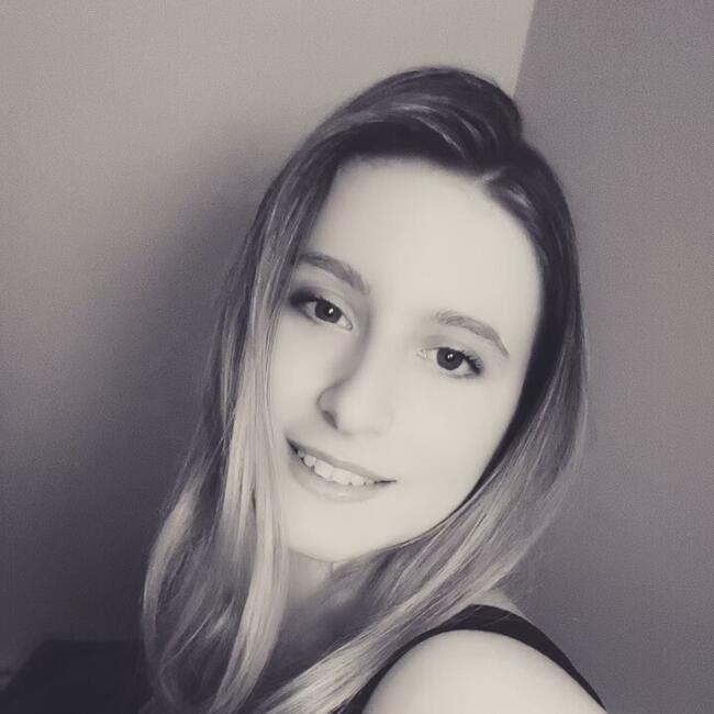 Babysitter in Saint-Malo-de-la-Lande: Shaina