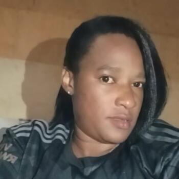 Babysitter Al Rayyan: Mwangi