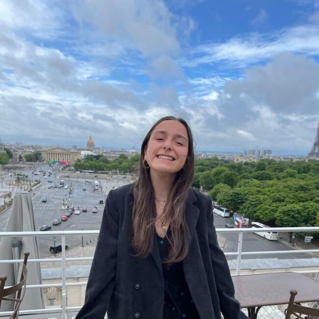 Babysitter in Courbevoie: Madeleine