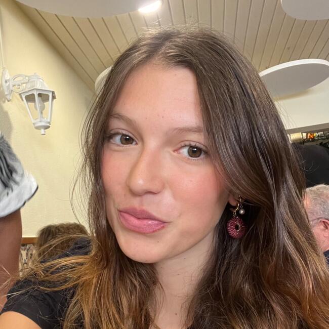 Babysitter in Linda a Velha: Lara