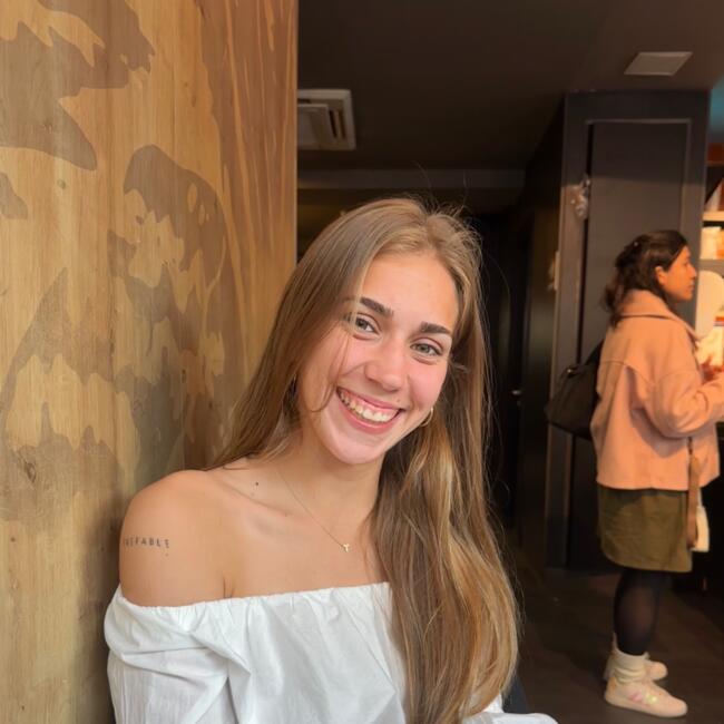 Babysitter in Mont-roig del Camp: Elisa