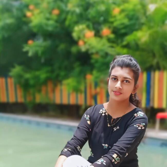 पुणे में बेबीसिटर: Ankita