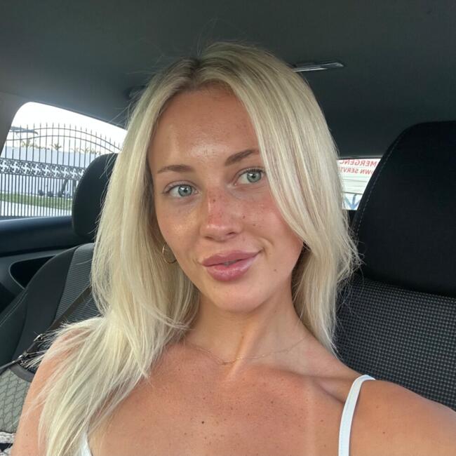 Babysitter in Gold Coast: Kira