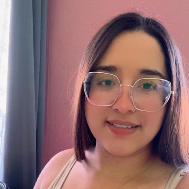 Babysitter in Santa Ana: Paola