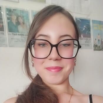 Babysitter in Grigny-sur-Rhône: Lesly