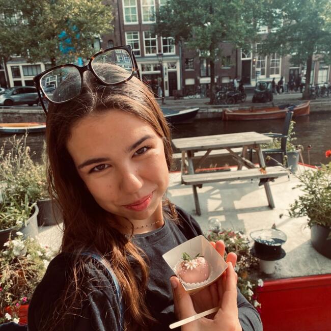 Babysitter in Mons: Lily