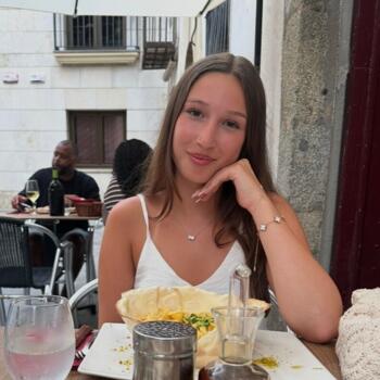 Babysitter in Saint-Gilles: Luna