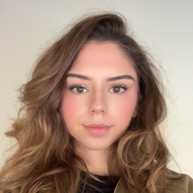 Babysitter in Paris: Clémence