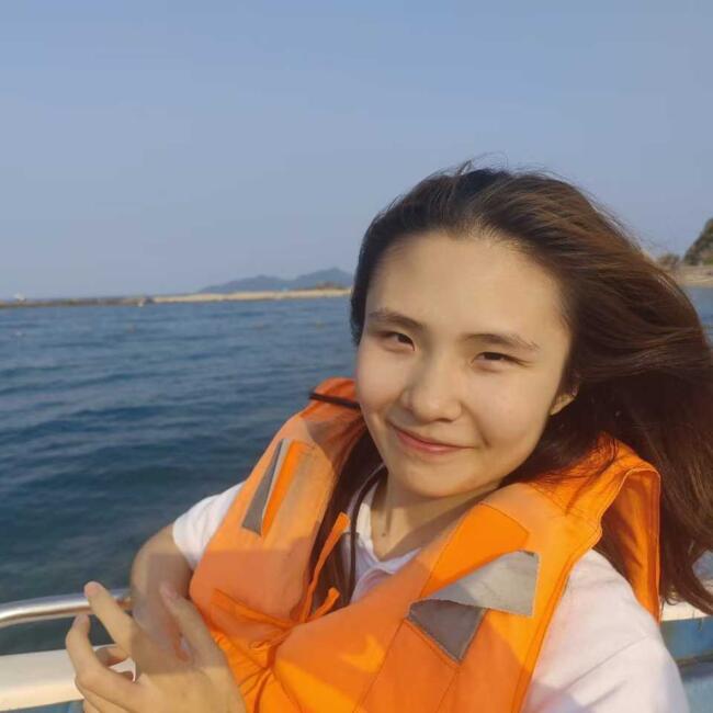 Nanny in Surrey: Katie