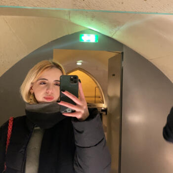 Babysitter in Paris: Nina