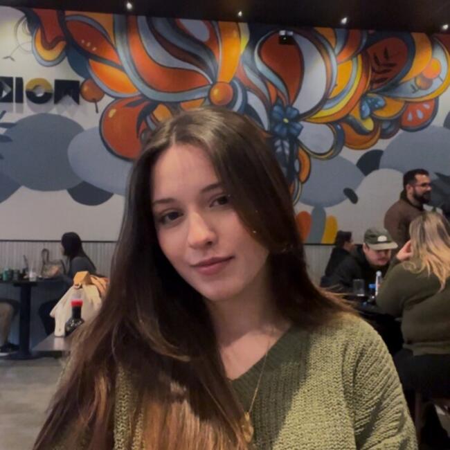 Babysitter in Canoas: Monique