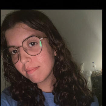 Babysitter in São João das Lampas: Mariana